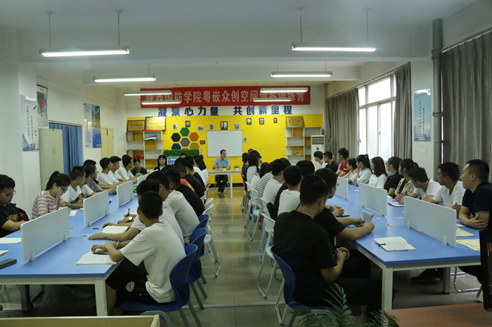 申博sunbet召开学生会总结表彰暨学生代表座谈会1_副本.jpg